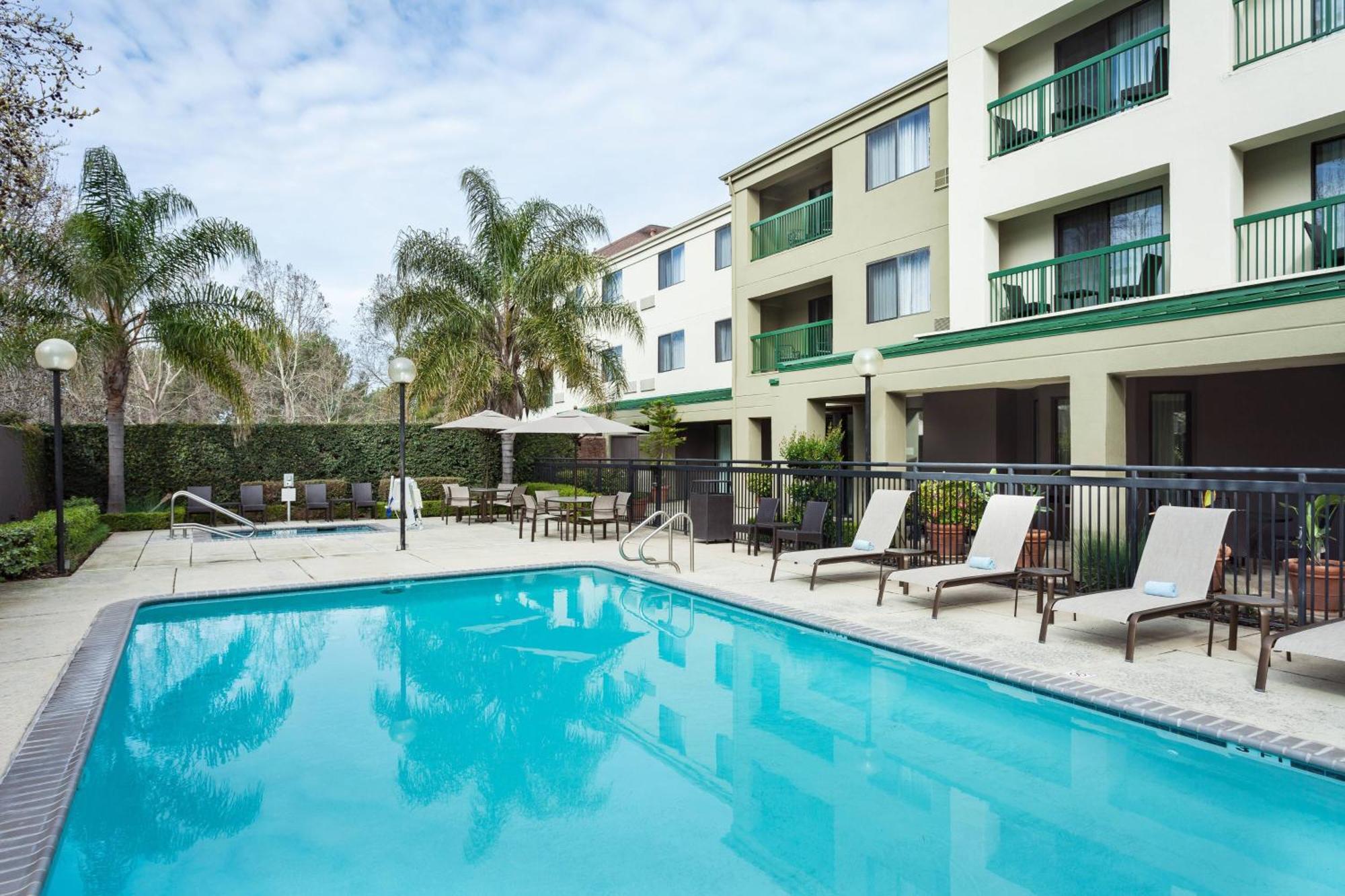 Courtyard By Marriott Stockton Hotel Ngoại thất bức ảnh