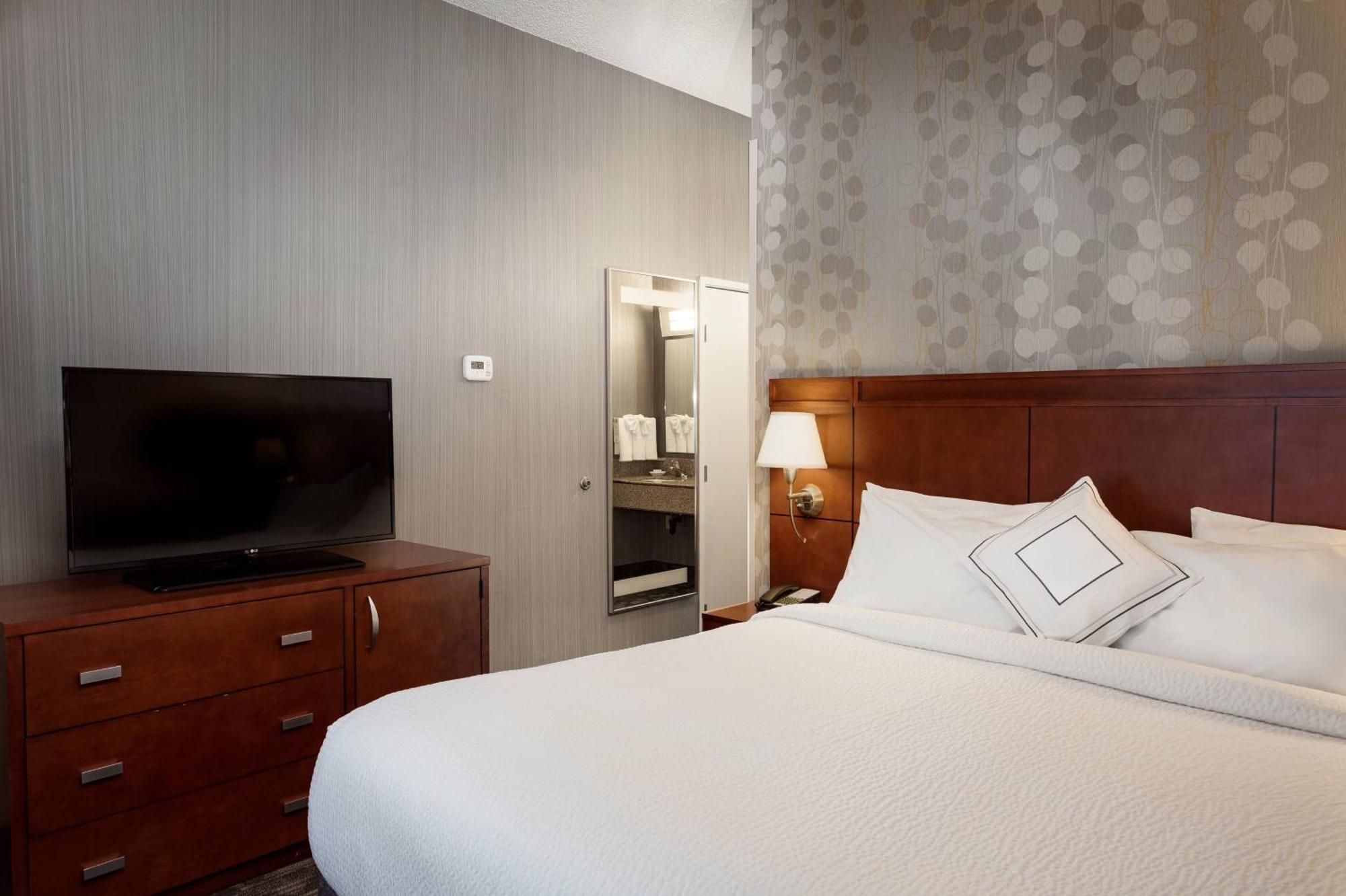Courtyard By Marriott Stockton Hotel Ngoại thất bức ảnh