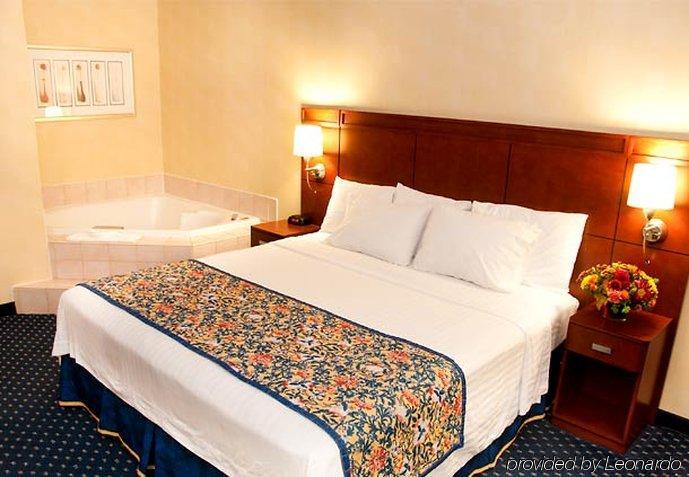 Courtyard By Marriott Stockton Hotel Phòng bức ảnh