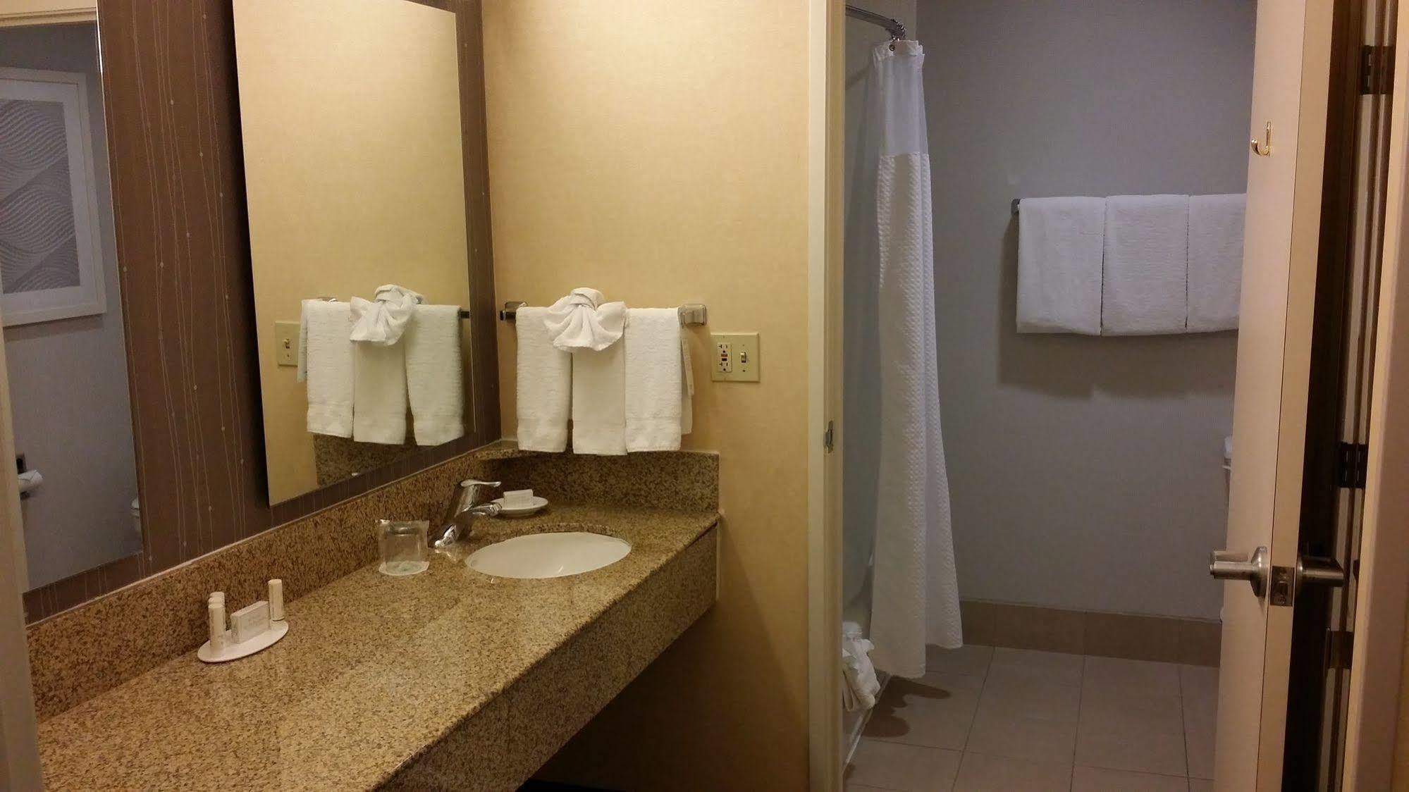 Courtyard By Marriott Stockton Hotel Ngoại thất bức ảnh